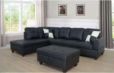 BRAND NEW SECTIONAL COUCH WITH STORAGE OTTOMAN INCLUDED