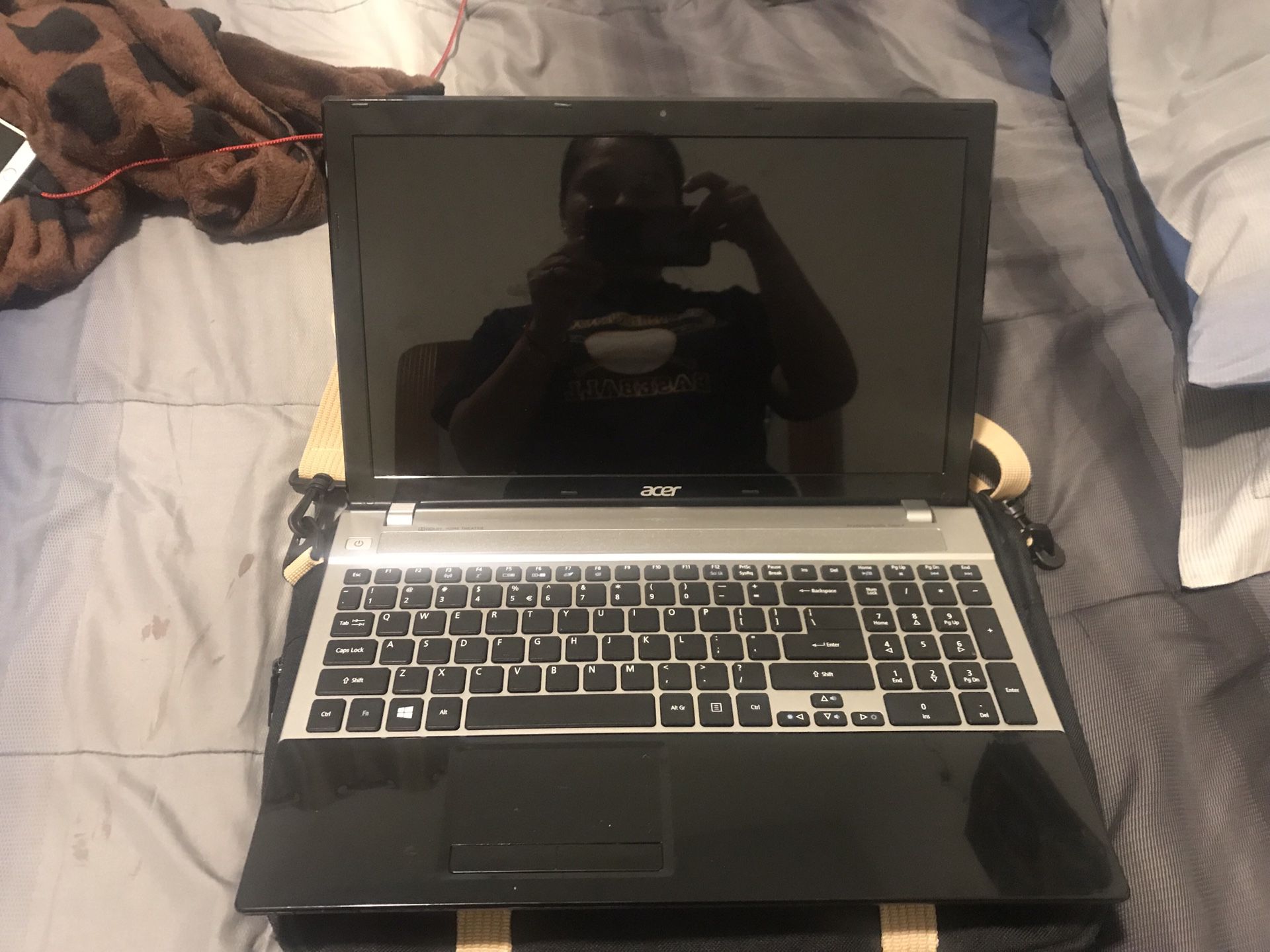 Laptop acer with charge like new