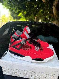 Título: Jordan 4 Rojo con Negro – Nuevo