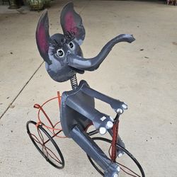 Metal Elephant Plant Stand (Yard Art) Clay Pots, Planters