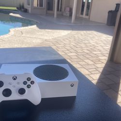 Xbox Series S w/ Controller 