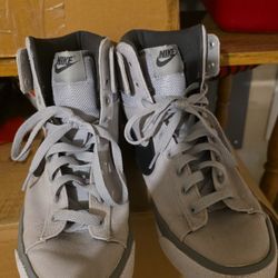 Nikes 8½