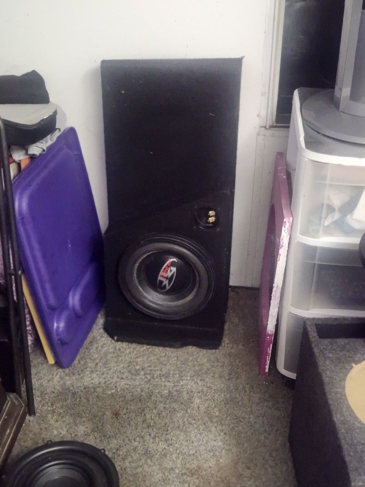 Dual 4 Ohm 10 In Rockford Fosgate In Truck Box