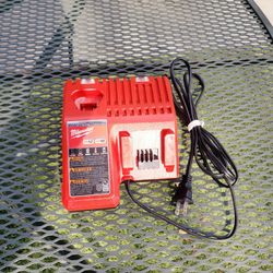 Milwaukee Battery Charger 