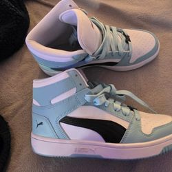 Teal PUMA Hightops- Only Worn Once