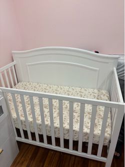 Baby crib with Newton matress