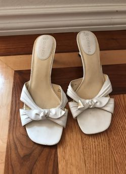 Size 10 white heals