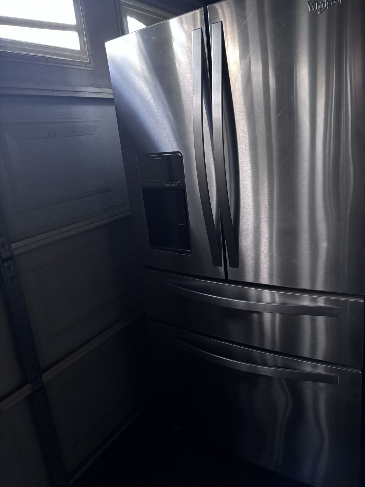 Refrigerator 