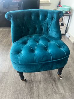 Emerald/Teal Velvet Tufted Accent Chair with Casters – Like New