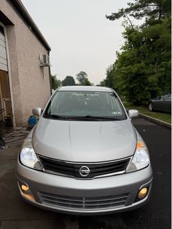 2011 Nissan versa SL
