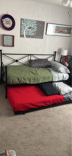 Black Metal Daybed with Trundle