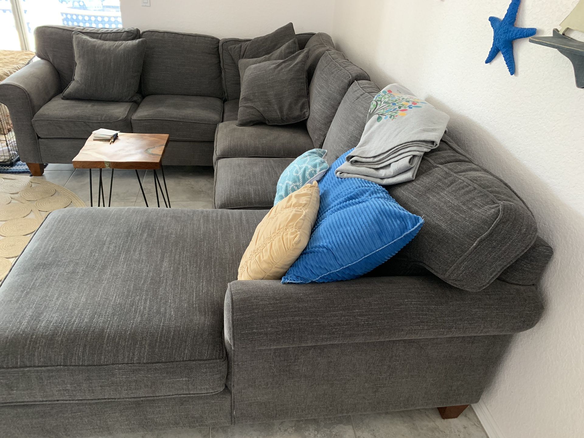 Havertys Corey sectional option i /charcoal. Priced to sell