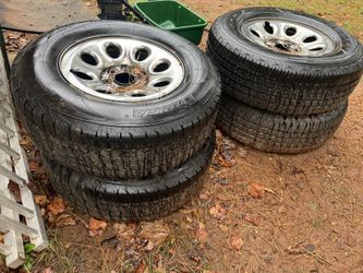 265/70 R17 Almost New GMC Sierra