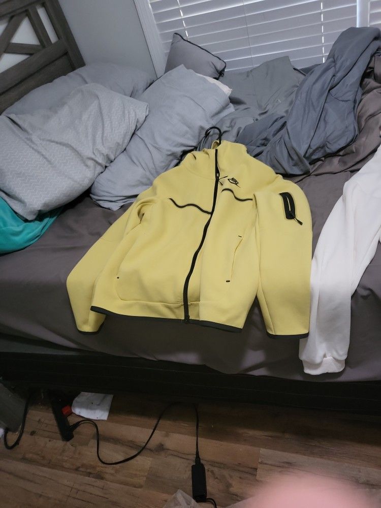 Yellow Nike Tech Fleece