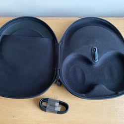 Bose Headphones 700 Charging Case