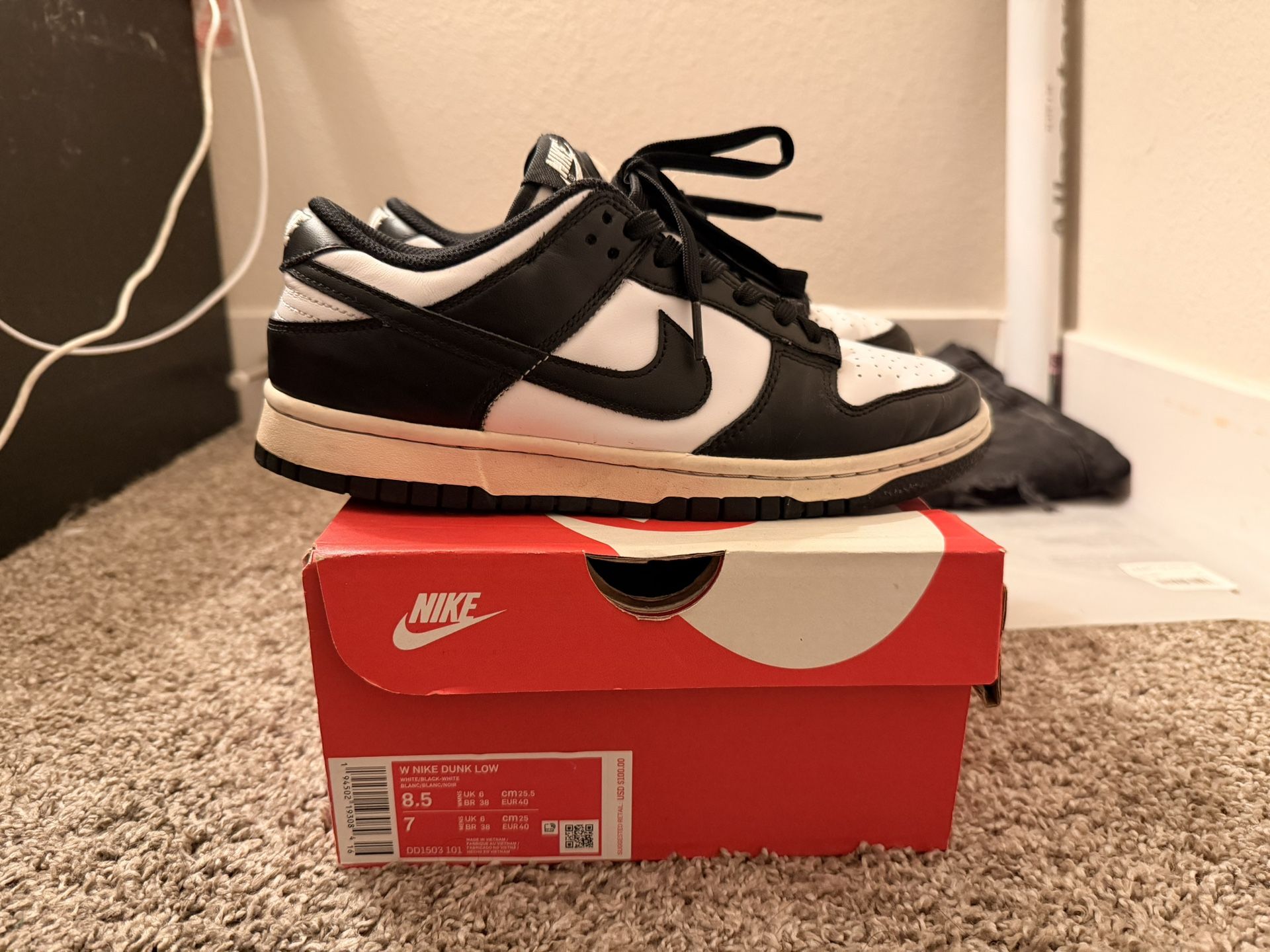 Black White Nike Dunk Low (W) Size 8.5W/7M USED