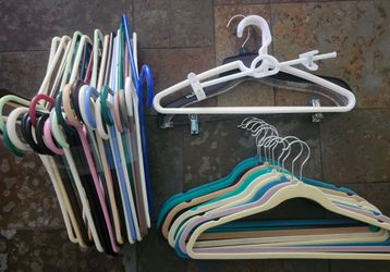 Hangers pla a tic Miscellaneous styles 40 total