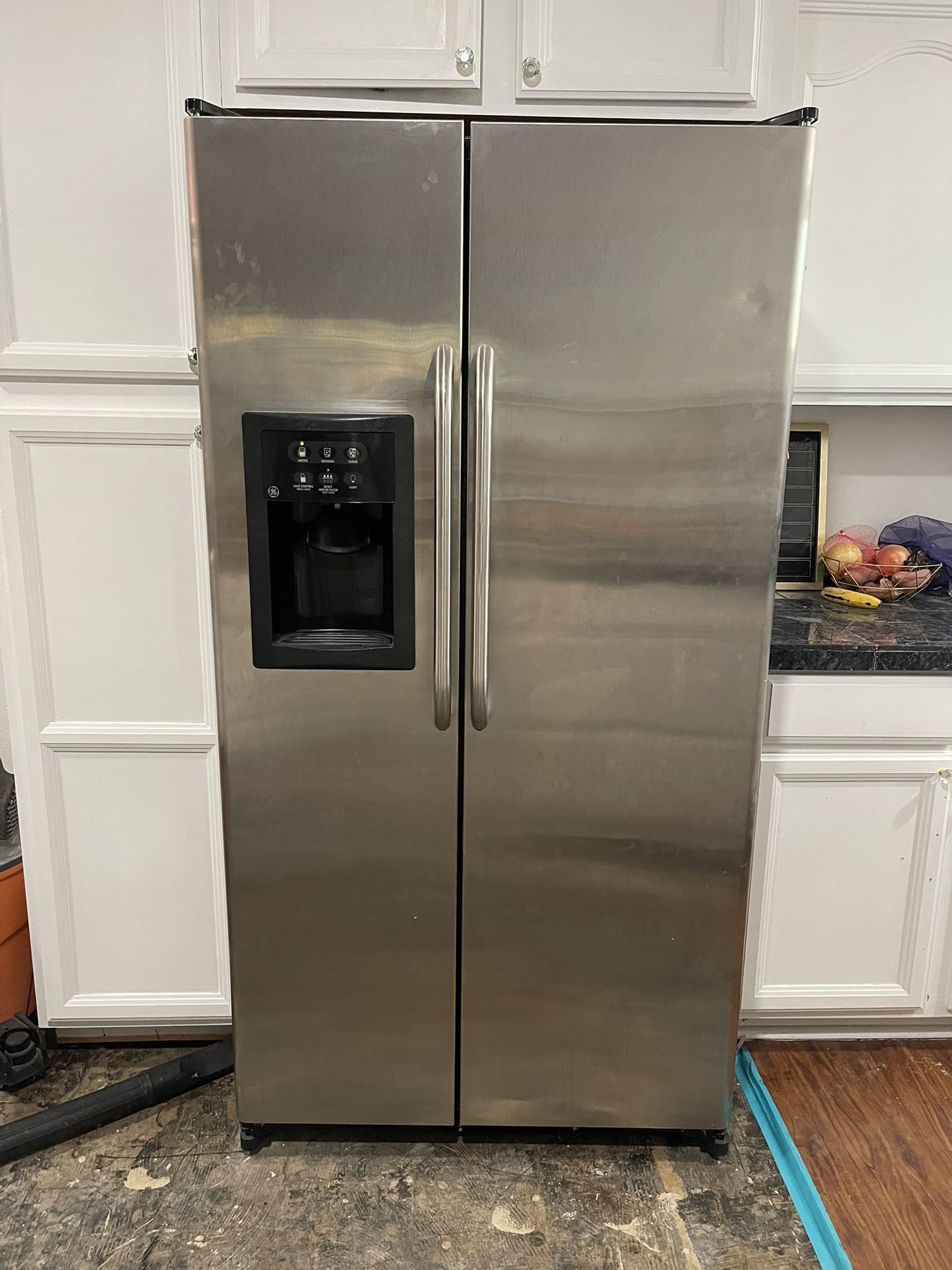 GE stainless Steel Refrigerator