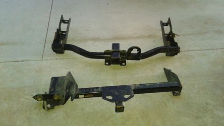 Trailer hitch bracket