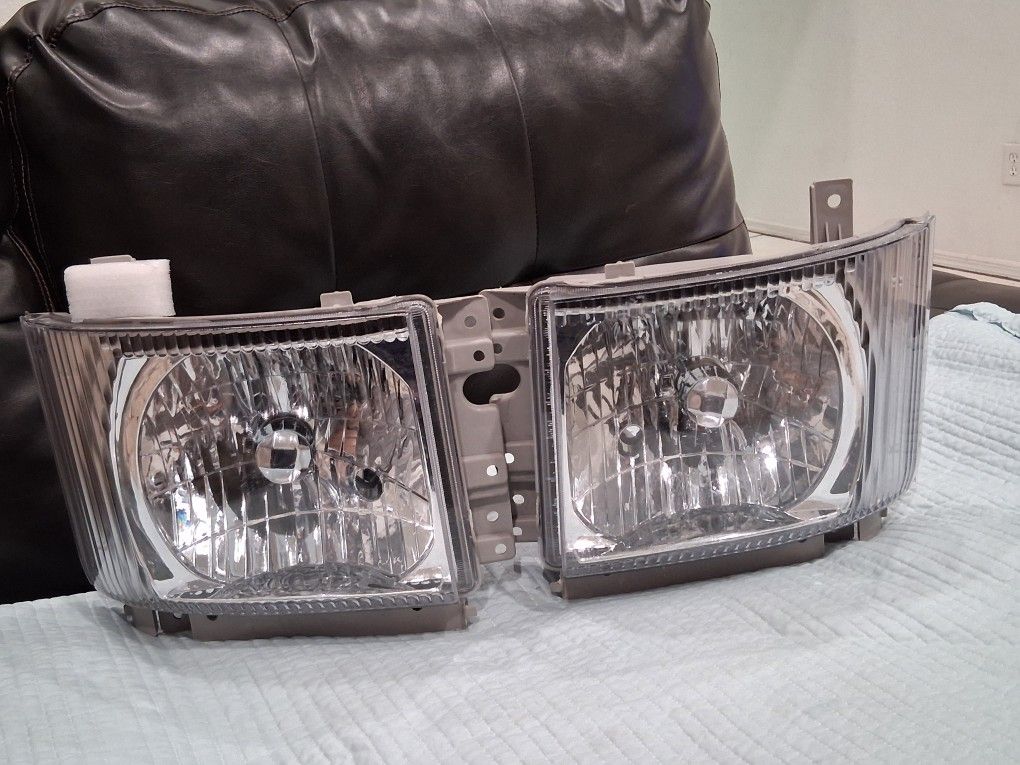 ISUZU NPR TRUCK HEADLIGHTS