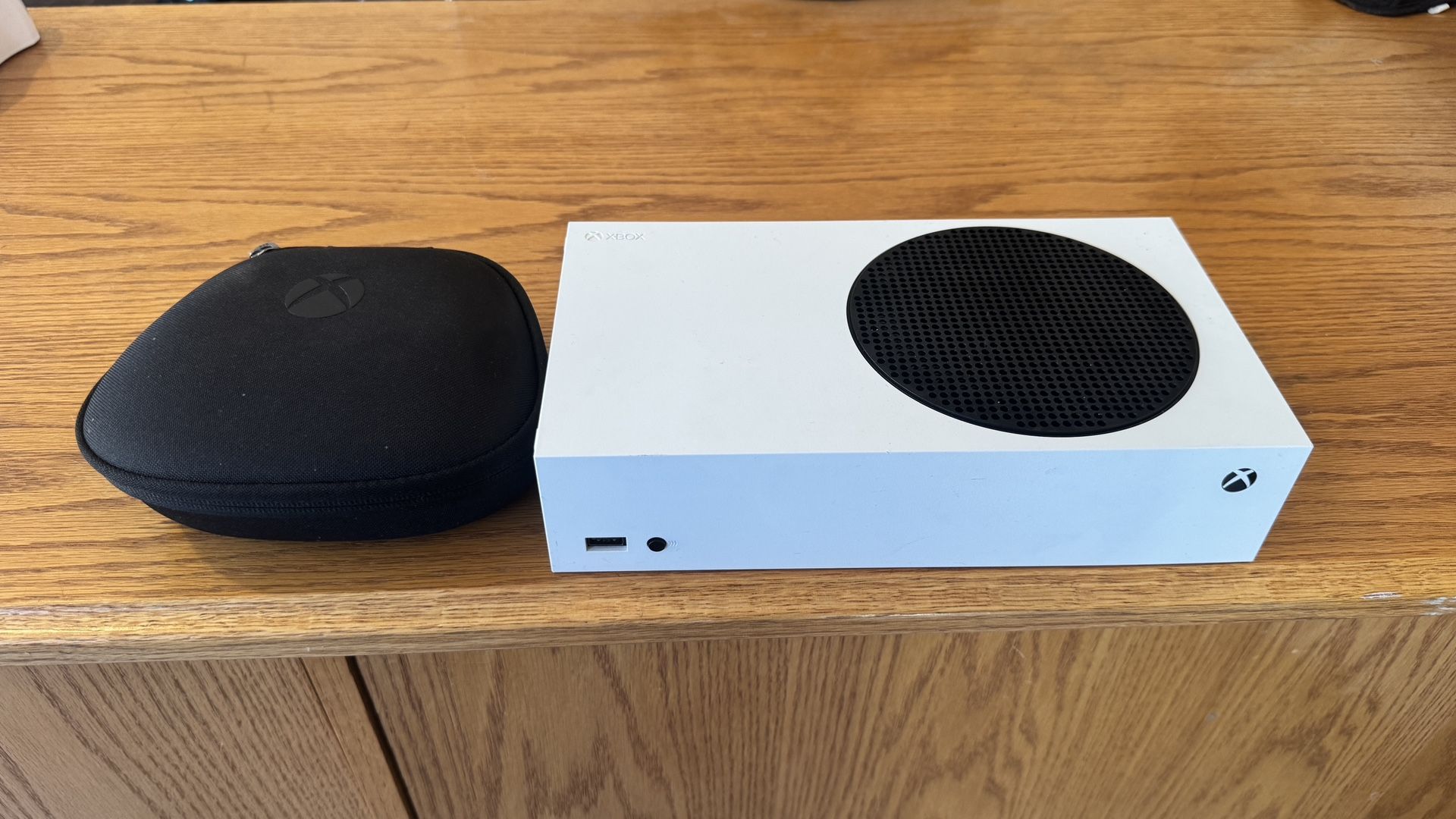 Xbox Series S And Xbox Elite Series 2 Controller