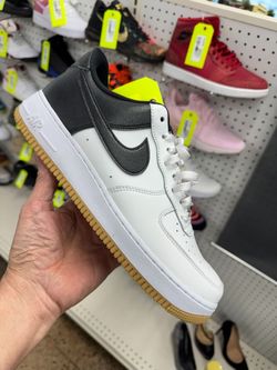 NIKE AIR FORCE 1 LOW WHITE BLACK GUM USED SIZE 11.5 WITH BOX