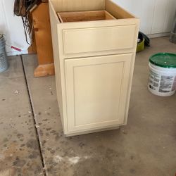 Base Cabinet- 18” With Drawer