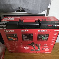 Milwaukee M18 FUEL 18V Lithium-Ion Brushless Cordless Hammer Drill and Impact Driver Combo Kit Set (2-Tool)  2 Two Dos Batteries Nuevo Nueva 