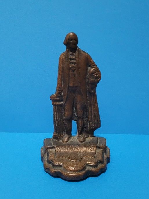 Vintage President George Washington Statue Cast Iron Library Bookend 1 Pcs.
This vintage President George Washington statue bookend is a unique and ch