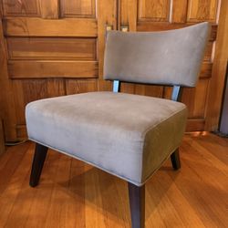 Modern Gray Slipper Accent Chair – Comfy Velvet Seat, Tapered Legs 