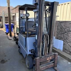 Forklift 