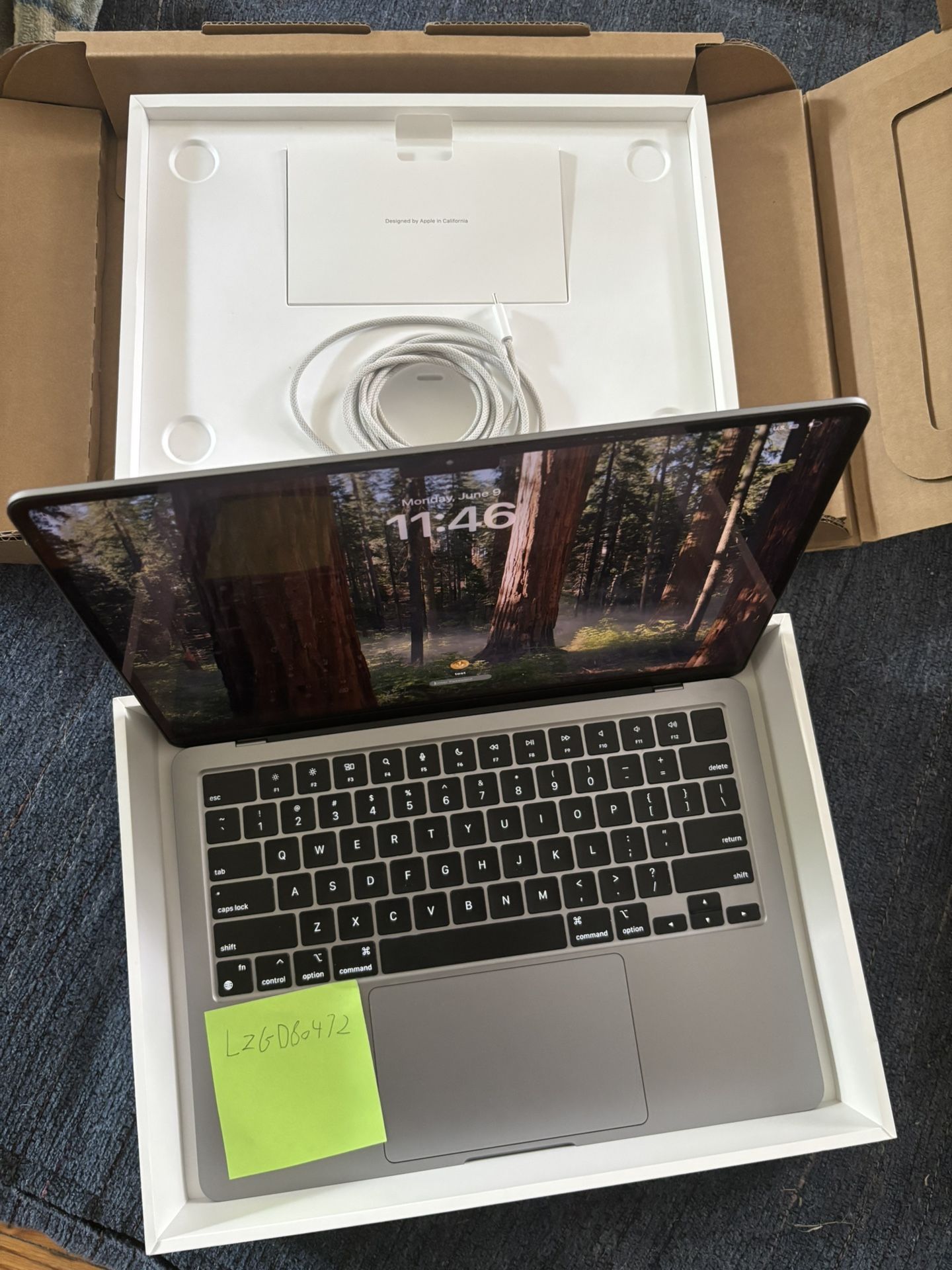 2022 Apple MacBook Air M2 - 13.6” - 256gb - Grey- (Mint Condition)