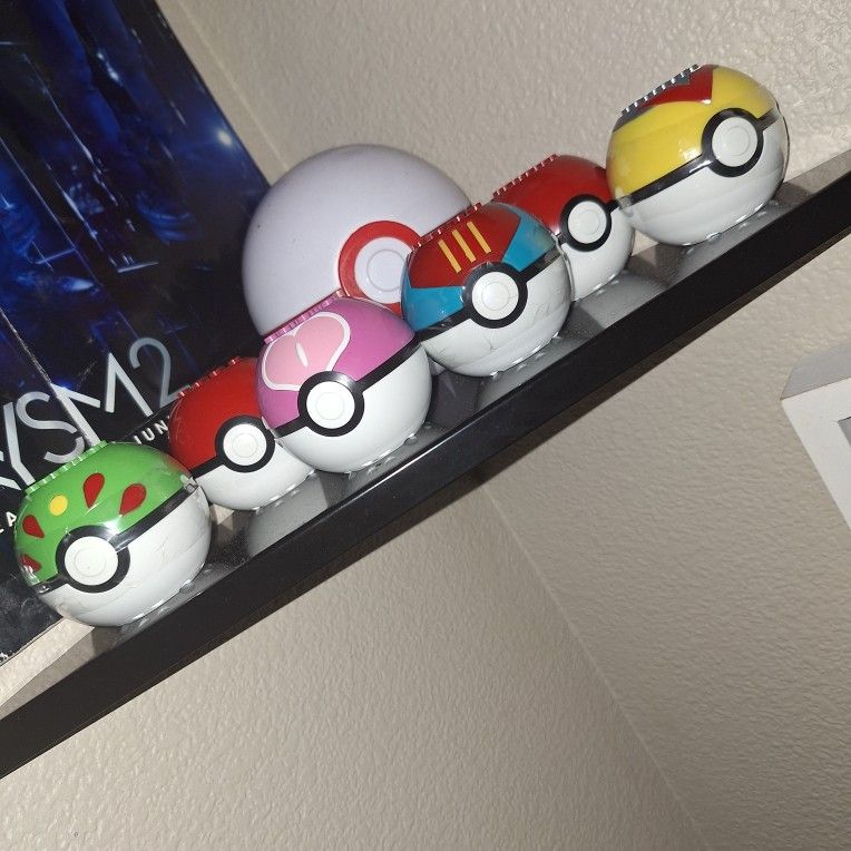 6 Pokéballs With Minifigures Inside