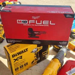 Milwaukee
 M18 FUEL 18V Lithium-lon
Brushless Cordless Barrel Grip
Jig Saw (Tool Only)