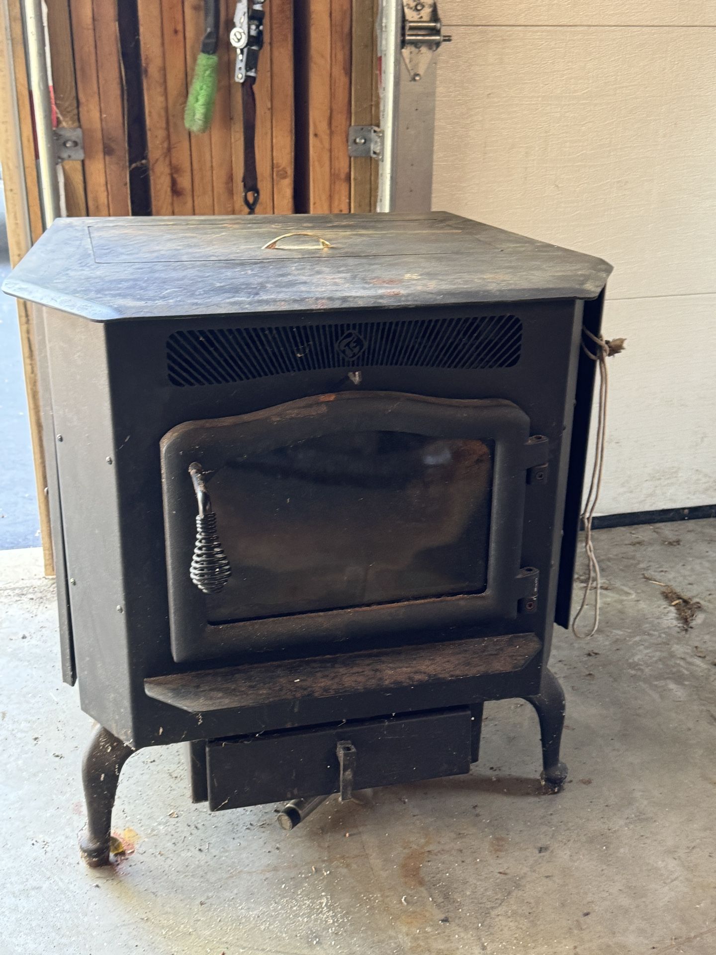Country Flame Harvester HR-01 Multi-fuel Corn Wood Pellet Stove, 50,000 BTU/Hr