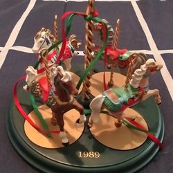 Vintage 1989 Hallmark Set Of 4 Carousel Horse Decor Ornaments w/Display Stand
