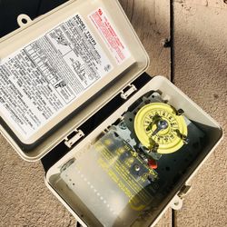 24-Hour Mechanical Time Switch, 208-277 VAC, 60Hz, DPST, Indoor/Outdoor Plastic 