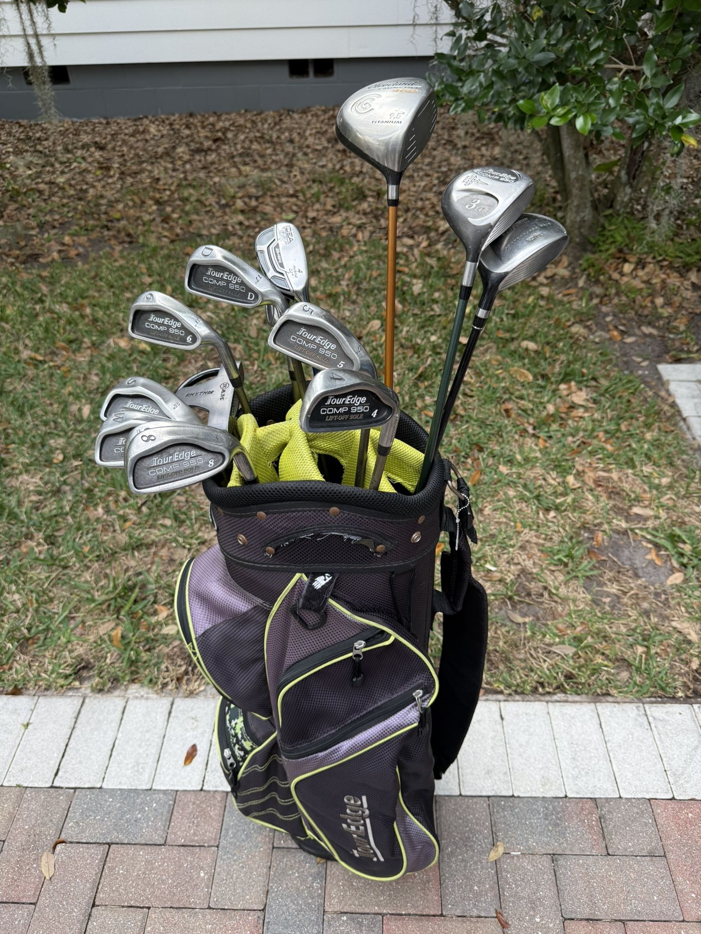 Nice! Mens Tour Edge golf club set right handed with golf bag