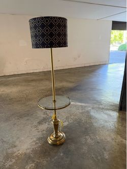 Beautiful floor lamp, brass, and glass!