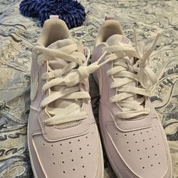 NIKE WOMENS SHOES SIZE 7