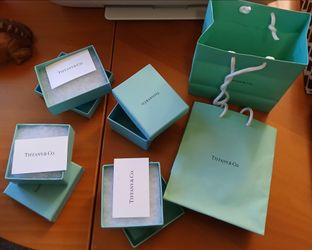 4 TIFFANY GIFT BOXES AND 2 BAGS