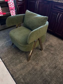 NEW Tyboatle Green and Gold Accent Chair