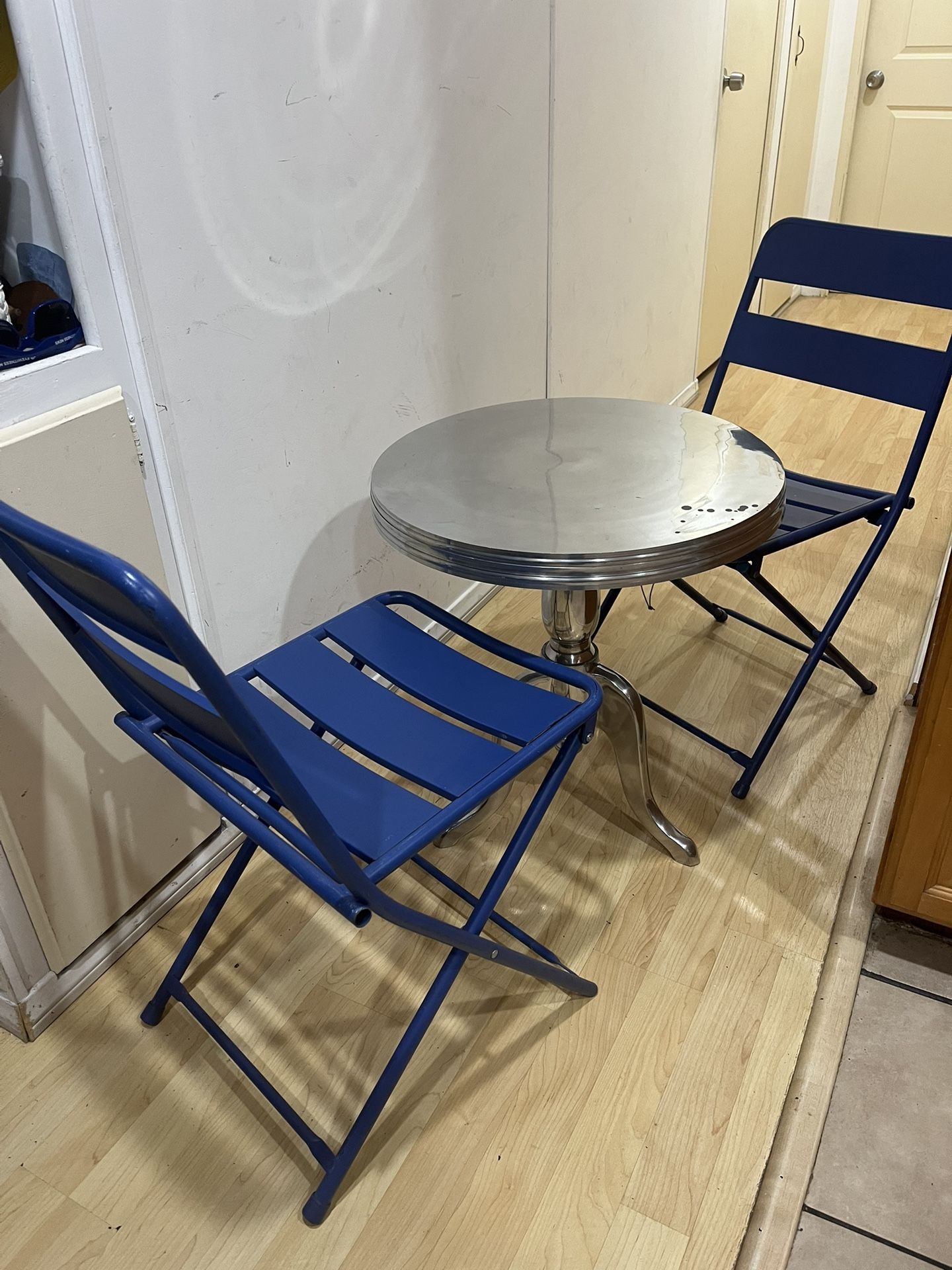 Aluminum Round Table & 2 Foldable Metal Chair