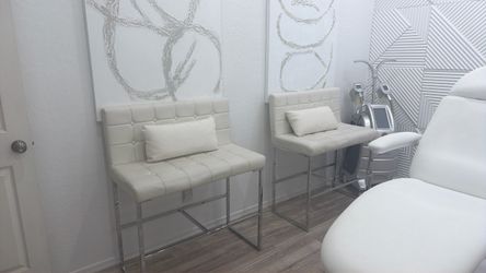 white leather benches with pillows