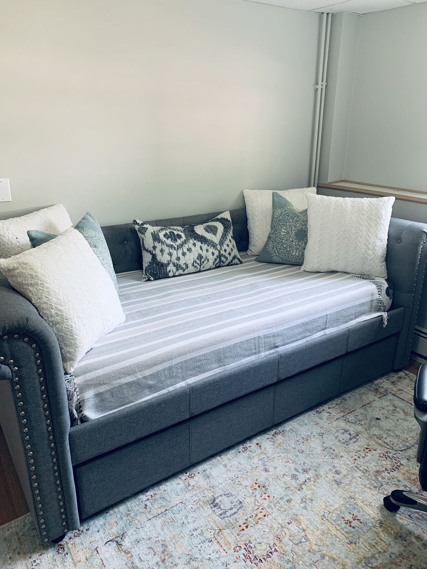 Day Pullout bed With Trundle