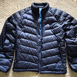 NEW. Lands'End size 34-34. Men's Wanderweight packable Down.  Top: 100% nylon. Body insulation: 90% down and 10% fathers  jacket.