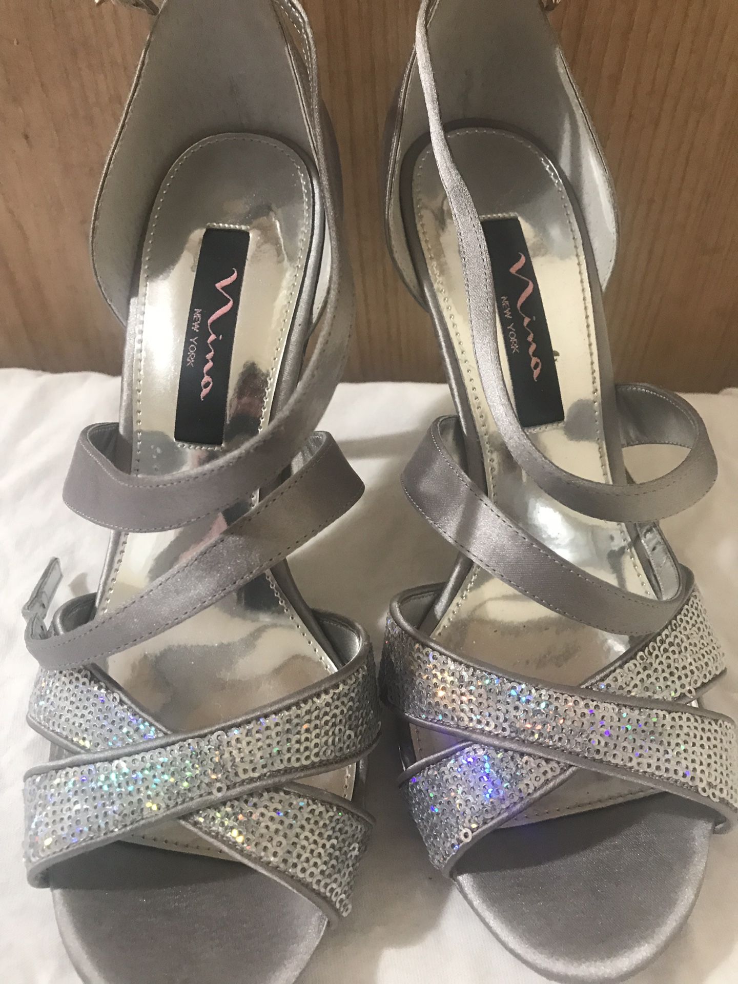Nina of New york , Iridescent silver sandals size 8