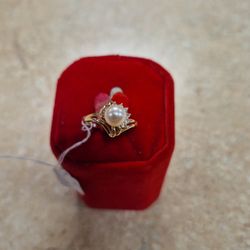 14k Yellow Gold Ladies Pearl And Diamond Ring