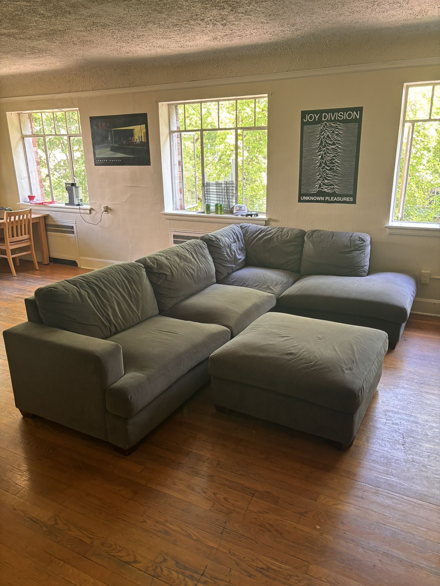 L 2-Piece Sectional Couch With Square Ottoman