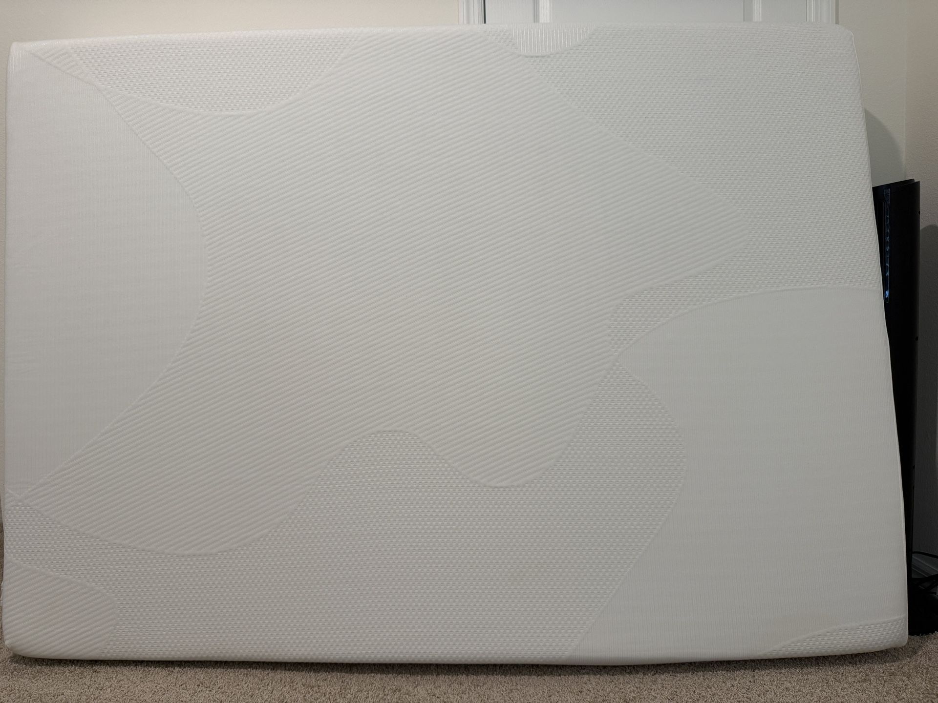 Full size Zinus 8" Memory Foam Mattress like new never used first come first serve